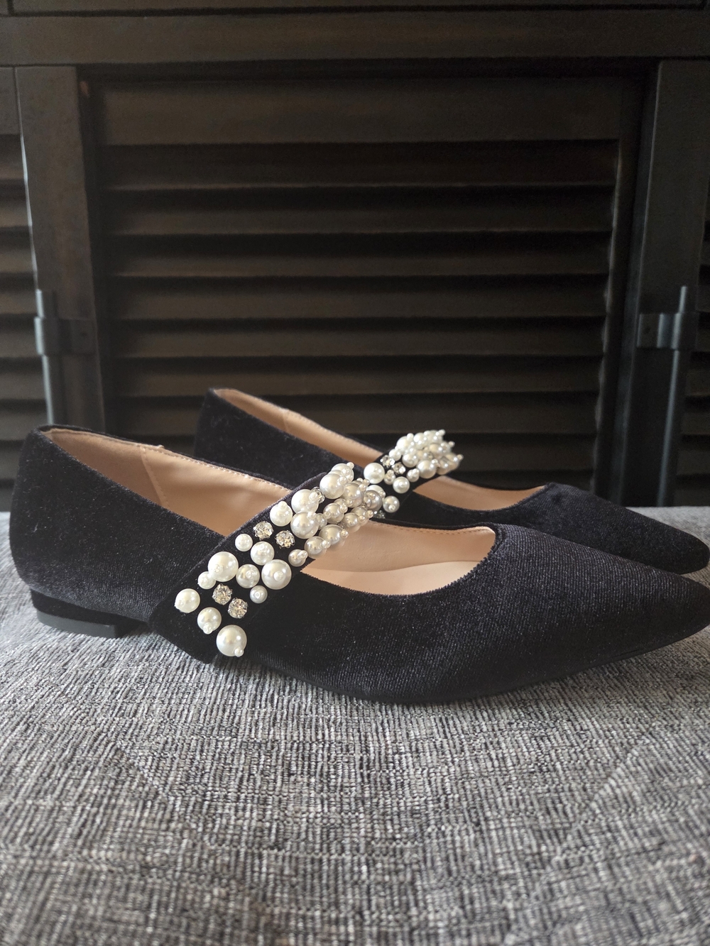 XYD Black Pointed Toe Velvet Flats Pearl Rhinestone Strap Mary Janes Size 8